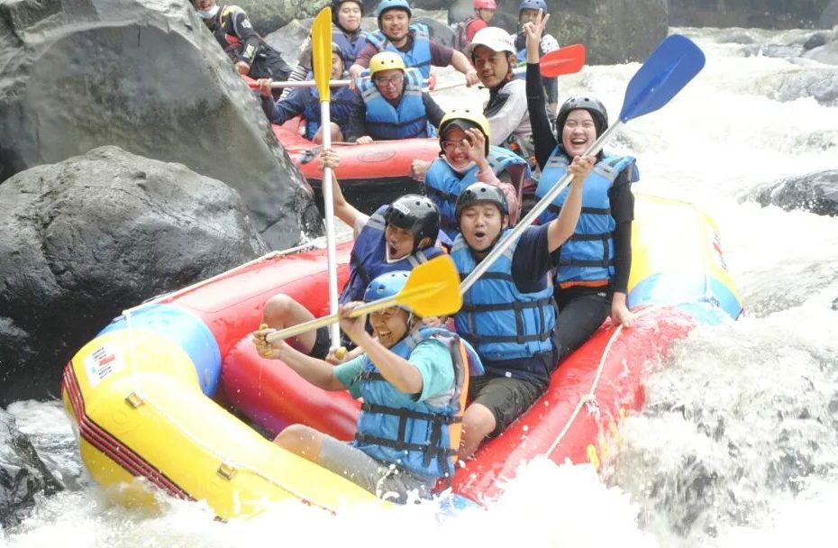 Rafting Seru di Kawah Putih Ciwidey