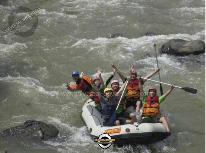 Rafting Seru di Kawah Putih Ciwidey